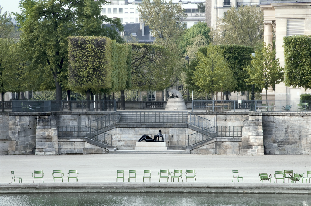 Figure Couchée, Tuileries, Paris 2009